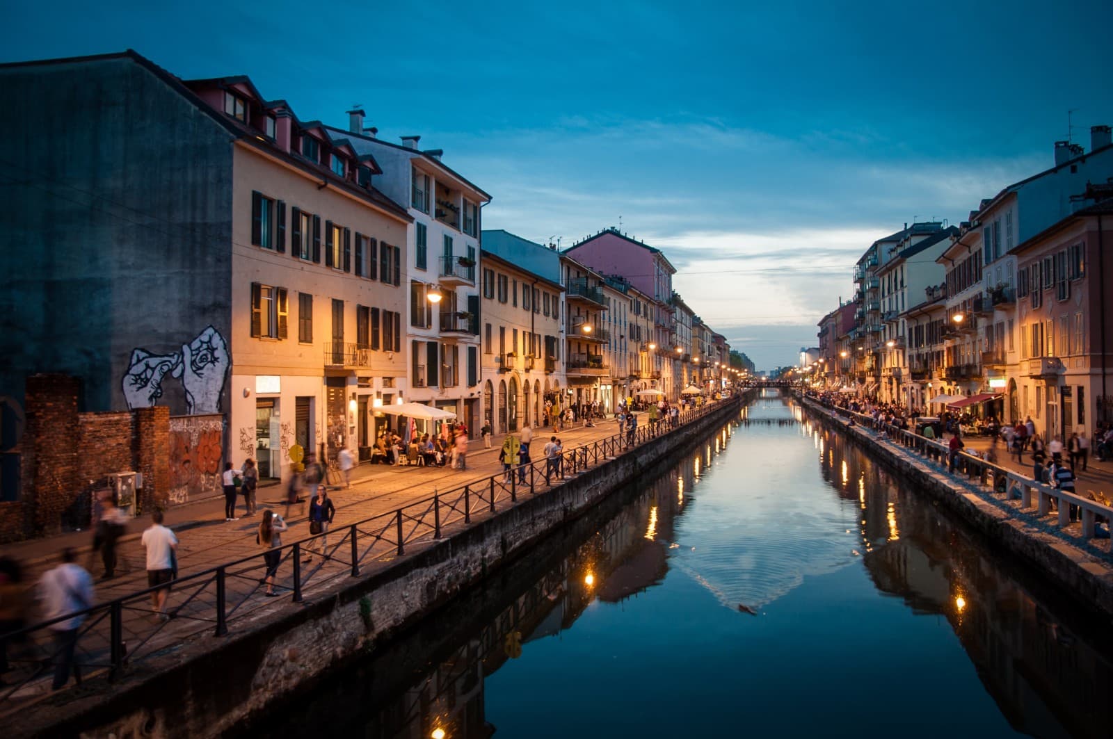Navigli District from Milano Centrale: 2026 Transfer & Luggage Guide